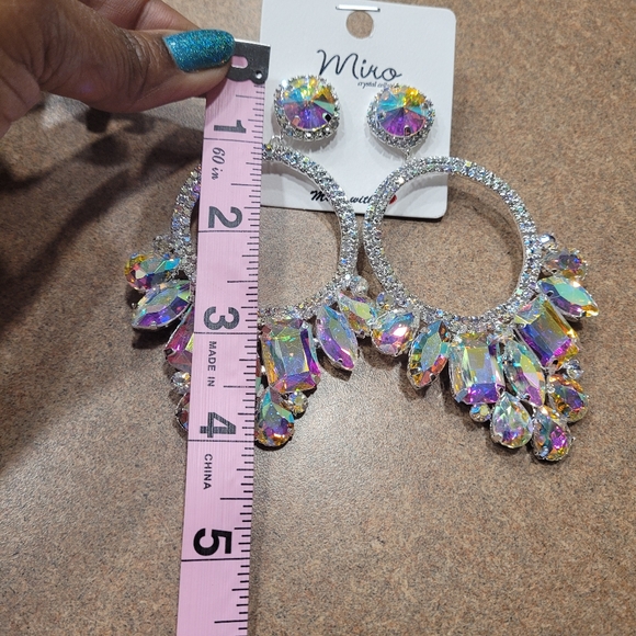 Miro Aurour Borealas (AB) crystal earrings. New in package. - Picture 5 of 5